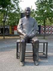 Памятник Бертольду Брехту