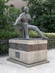 Памятник Генриху Гейне в Берлине