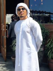 Нусрет Гёкче в арабской одежде