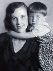 Инга Будкевич в детстве с мамой