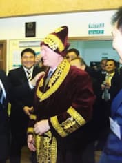 Анатолий Чубайс в казахском костюме