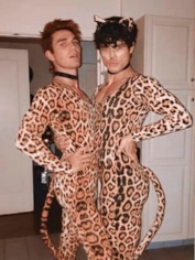 Кей Джей Апа и Коул Спроус в театре