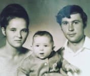 Дмитрий Иванов в детстве с родителями