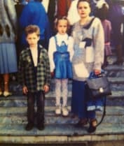 Матвей Зубалевич в детстве с сестрой и мамой