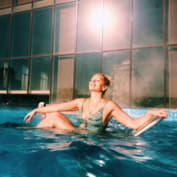 Мария Порошина в купальнике