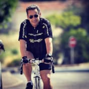 Николя Саркози на велосипеде
