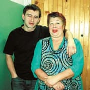 Константин Хабенский в молодости с мамой