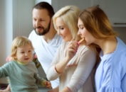 Василиса Володина с мужем и детьми