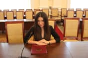 Ангелина Дорошенкова получает диплом