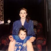 Валерия Бурдужа в детстве с мамой