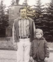 Виталий Кудрявцев в детстве с отцом