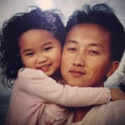 Бренда Сонг в детстве с отцом