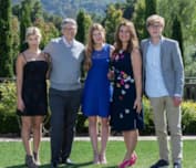 Мелинда Гейтс и Билл Гейтс с детьми