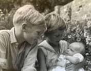 Ричард Брэнсон в детстве с сестрами