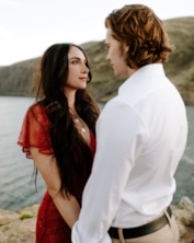 Джоэл Кортни с женой Мией Шолинк