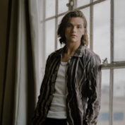 Актер Джоэл Кортни