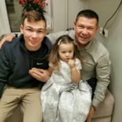 Анатолий Гущин с сыном и дочерью