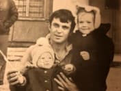 Ирина Медведева в детстве с отцом и сестрой