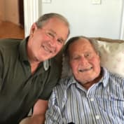 Джордж Буш — младший с отцом