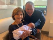 Джордж Буш — младший с женой и внучкой