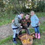 Антон Алиханов с детьми