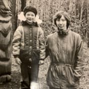 Екатерина Гамова в детстве с мамой