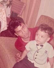 Марк Дакаскос в детстве с отцом