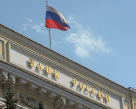 Эксперты увидели инфляционную угрозу на фоне падения розницы в РФ