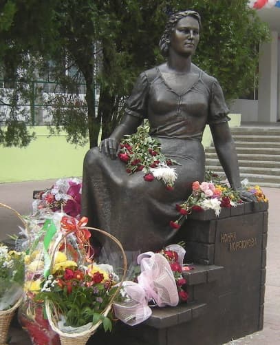 Нонна Мордюкова, памятник в Ейске