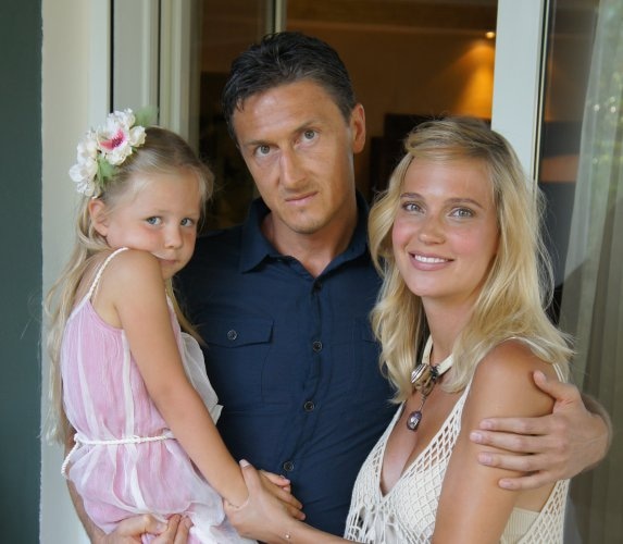 https://24smi.org/public/media/resize/660x-/celebrity/2015/07/18/1437166951-celeb_img_None_qmywgkQ.jpg