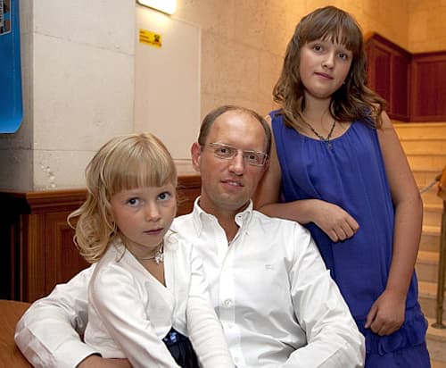 Арсений Яценюк с дочками