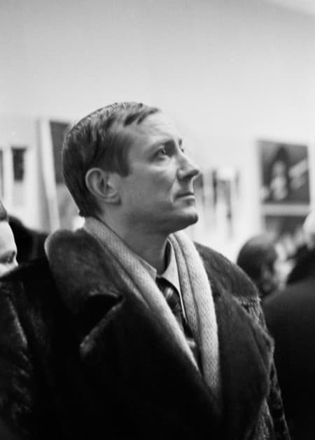 Евгений Евтушенко на выставке в павильоне «Пчеловодство»