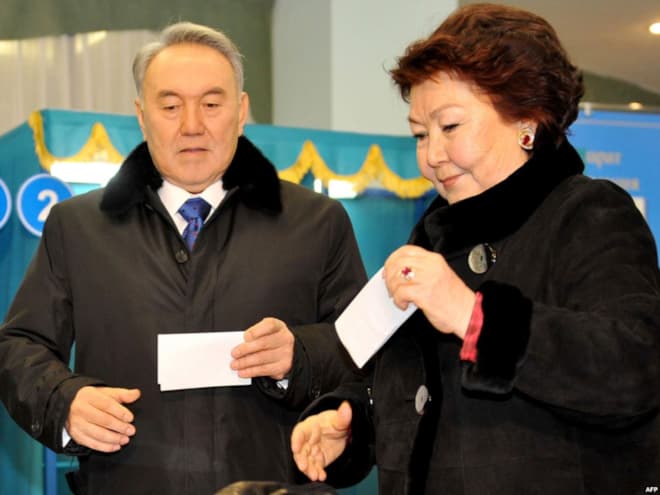 Нурсултан Назарбаевой с женой Сарой Алпысовной