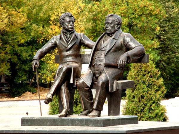 Памятник Пушкину и Крылову (в г.Пушкино)