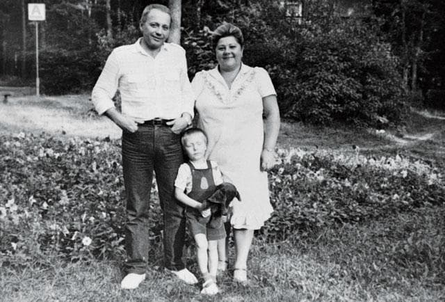 Александр Масляков-младший с родителями