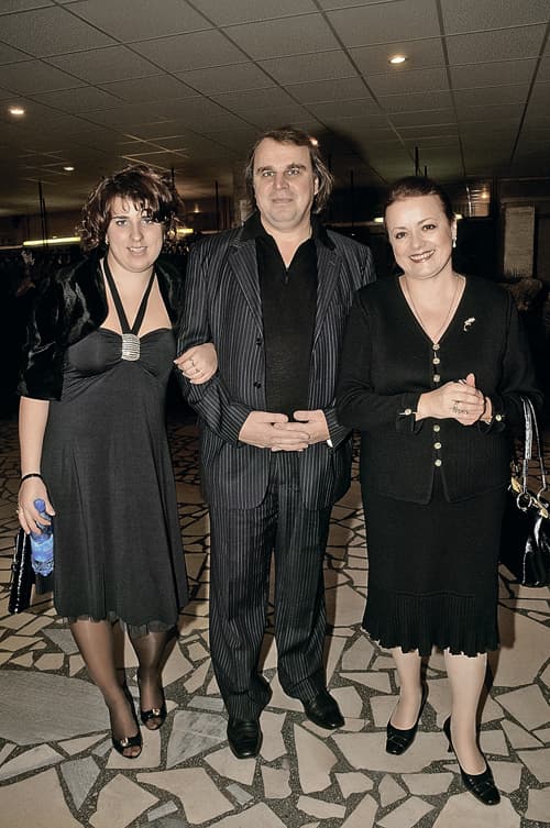 Елена Цыплакова с мужем и дочерью