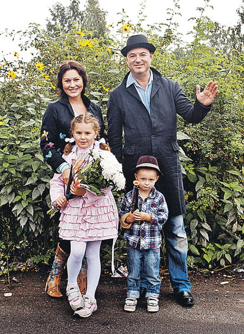 Максим Леонидов с семьёй
