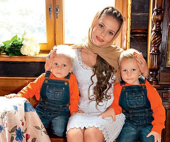 Ксения Новикова с сыновьями
