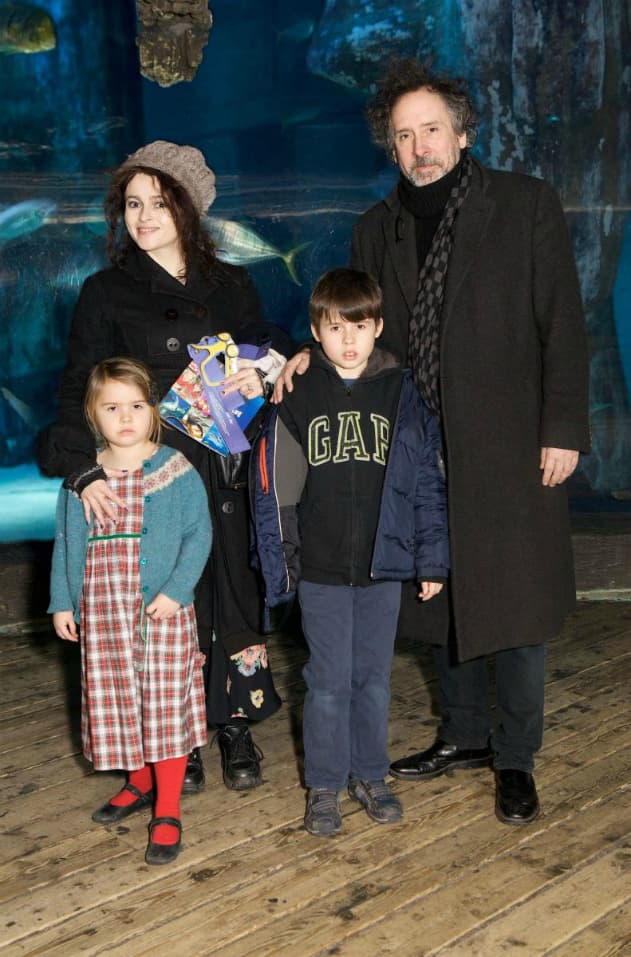 Тим Бёртон и Хелена Бонэм Картер с детьми