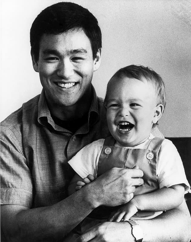 Брэндон Ли с отцом