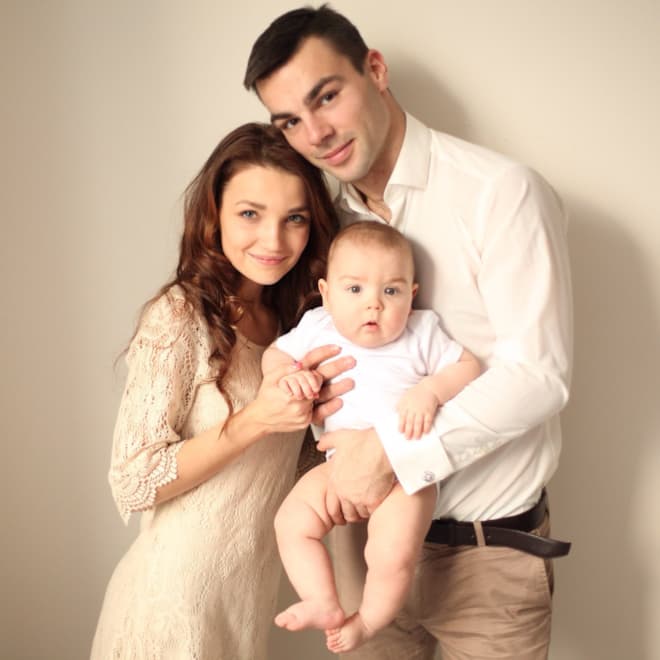 Анастасия Казаку с мужем и ребёнком