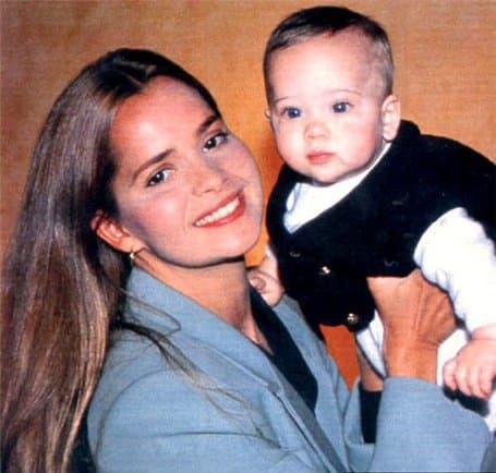 Гресия Кольменарес с сыном