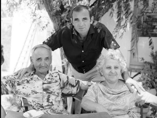 Шарль Азнавур с родителями
