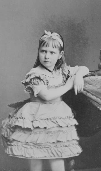 Александра Фёдоровна в детстве