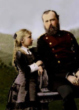 Александра Фёдоровна с отцом