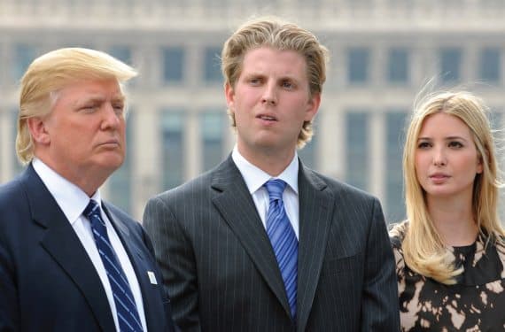 Donald Trump con su hijo e hija