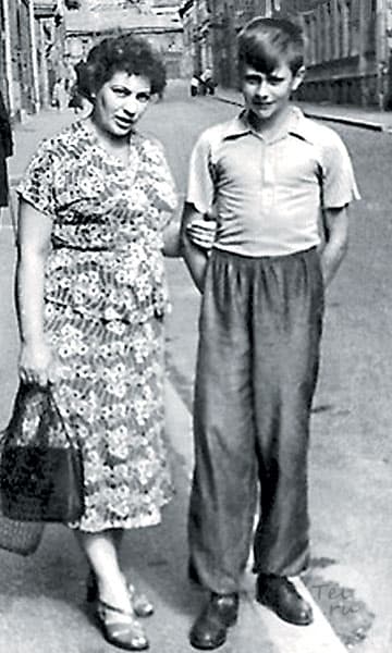 Валентин Смирнитский с мамой