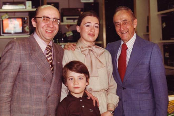Виктория Постникова с семьей