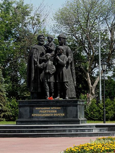Памятник семье Преподобного Сергия в Сергиевом Посаде