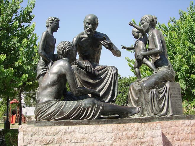 Памятник Гиппократу